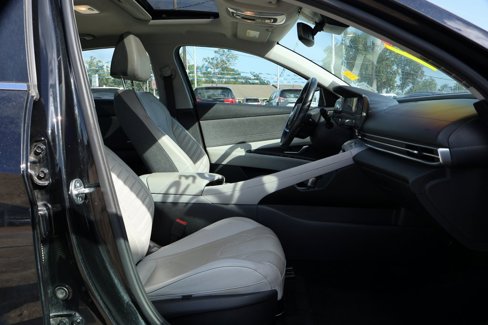 Used 2023 Hyundai Elantra Limited image 8