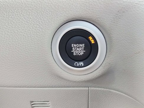 Used 2024 Chrysler Pacifica Touring-L image 36
