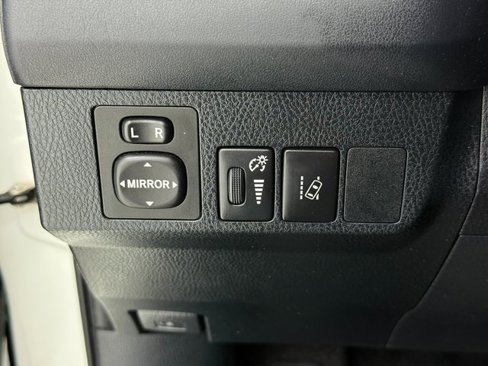 Used 2018 Toyota RAV4 LE image 11