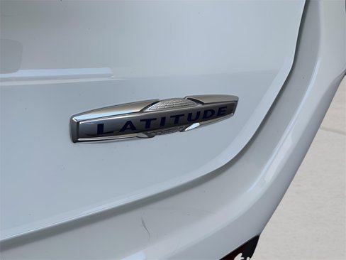 Certified 2024 Jeep Compass Latitude image 8