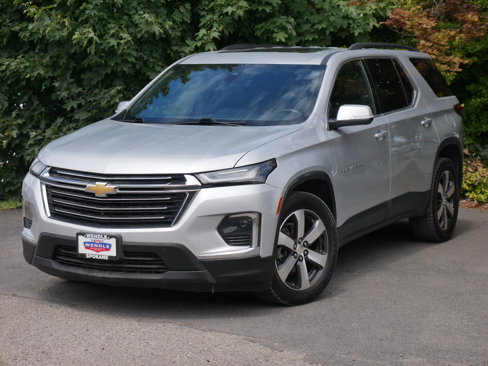 Used 2022 Chevrolet Traverse LT w/ LT Premium Package image 2