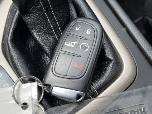 Used 2015 Jeep Cherokee Latitude w/ Comfort/Convenience Group image 43