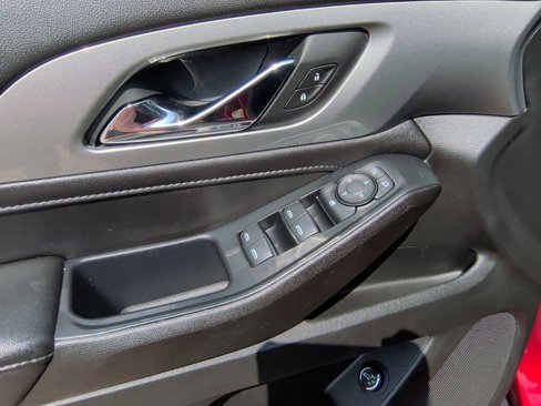 Used 2022 Chevrolet Traverse LT image 11