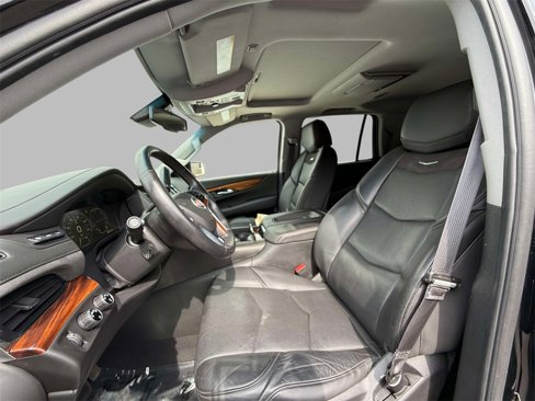Used 2015 Cadillac Escalade Premium image 2