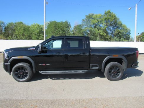 Used 2024 GMC Sierra 2500 AT4 w/ Technology Package image 2