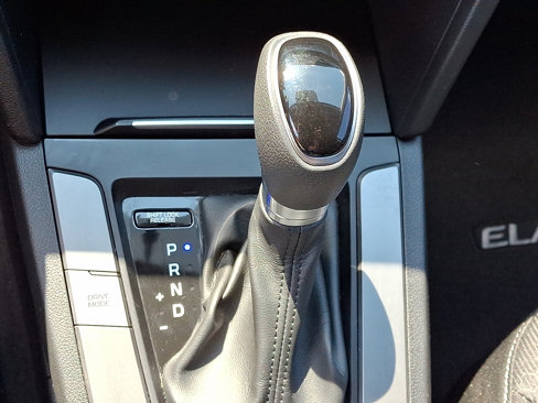 Used 2018 Hyundai Elantra SE image 15