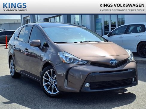 Used 2017 Toyota Prius V Five image 1