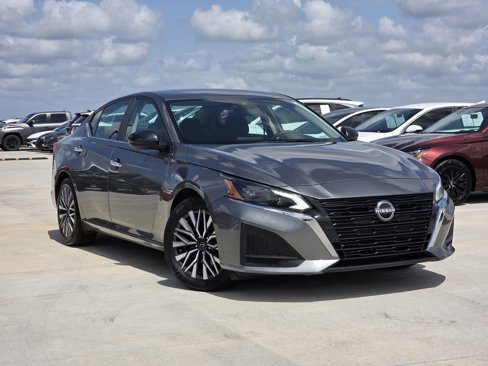 Used 2024 Nissan Altima 2.5 SV image 1