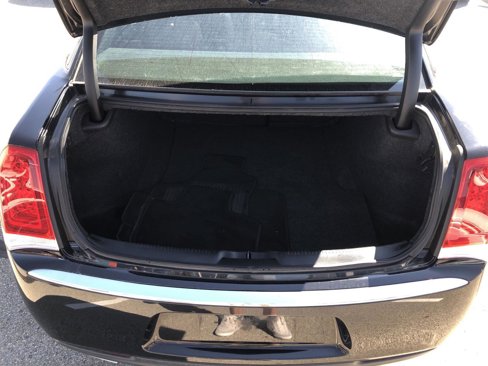 Used 2018 Chrysler 300 Limited image 6