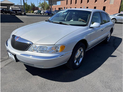 Used 2000 Lincoln Continental image 1