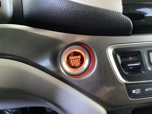 Used 2017 Honda Pilot EX image 16