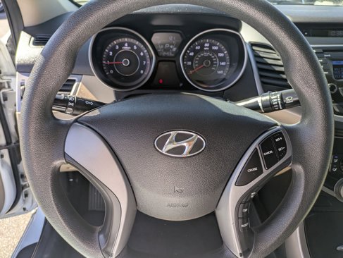 Used 2015 Hyundai Elantra SE image 18