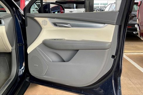 Used 2017 Cadillac XT5 Luxury w/ Driver Awareness Package image 22