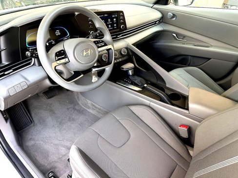 Used 2025 Hyundai Elantra SE w/ Cargo Package image 14
