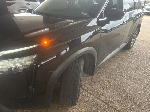 Certified 2024 Nissan Pathfinder SL image 1