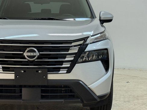 Used 2024 Nissan Rogue SV image 11