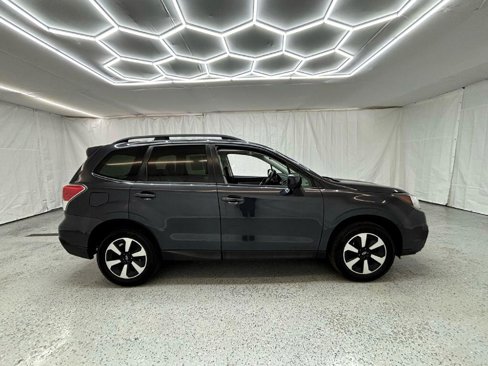 Used 2017 Subaru Forester 2.5i Premium w/ All-Weather Package image 2