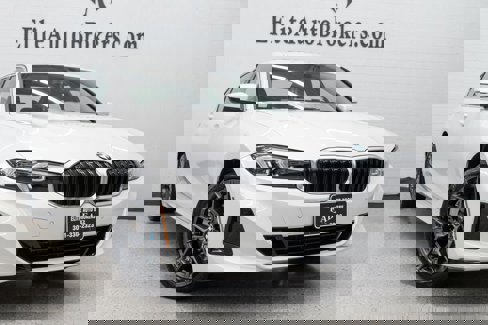 Used 2025 BMW 330i xDrive Sedan w/ Convenience Package image 7