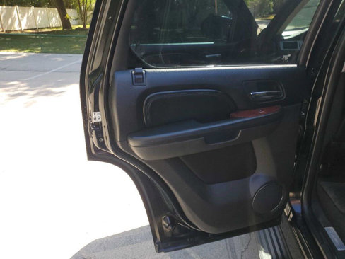Used 2007 Cadillac Escalade 2WD w/ Information Package image 25