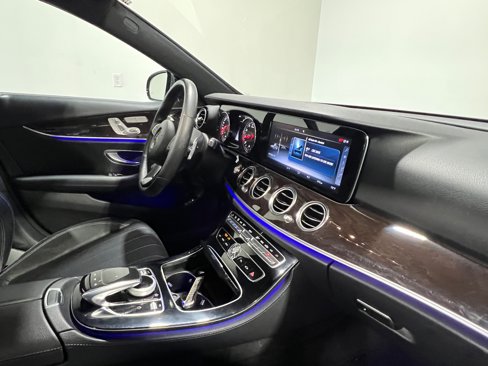 Used 2017 Mercedes-Benz E 300 4MATIC image 39