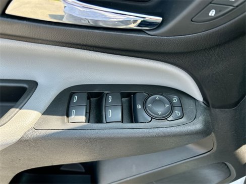 Used 2022 Chevrolet Equinox LS image 23