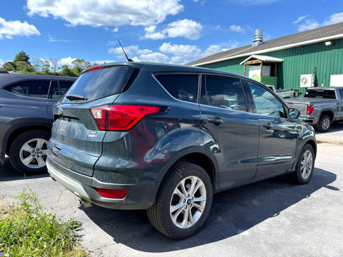Used 2019 Ford Escape SE image 2