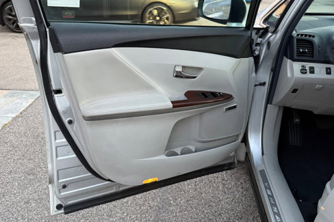 Used 2012 Toyota Venza LE image 18