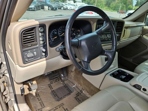 Used 2002 Chevrolet Suburban LT image 18