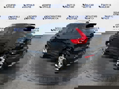 Used 2021 Volvo XC40 T5 Momentum image 4