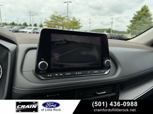 Used 2023 Nissan Rogue SV image 17