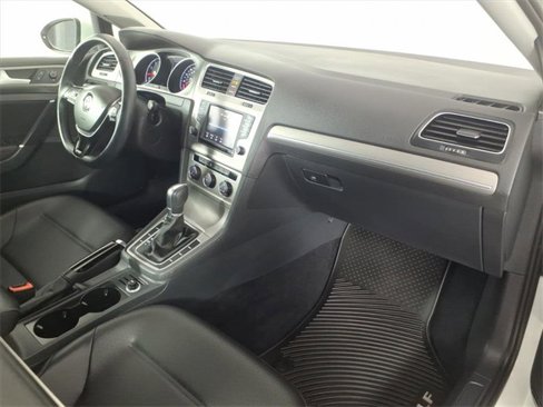 Used 2016 Volkswagen Golf SE image 20