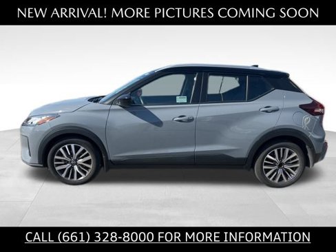 Used 2023 Nissan Kicks SV image 2