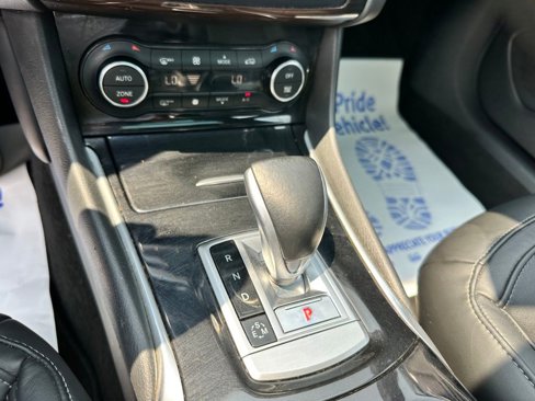 Used 2017 INFINITI QX30 Premium w/ Navigation Package image 18