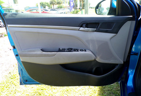 Used 2017 Hyundai Elantra SE image 23