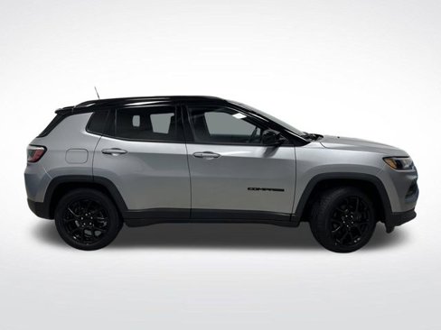 Used 2022 Jeep Compass Altitude image 2