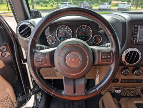 Used 2012 Jeep Wrangler Unlimited Sahara image 20