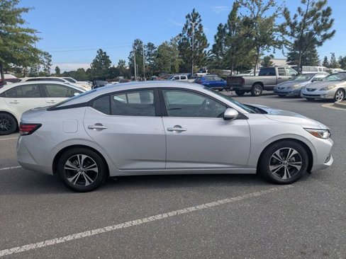 Used 2021 Nissan Sentra SV image 2