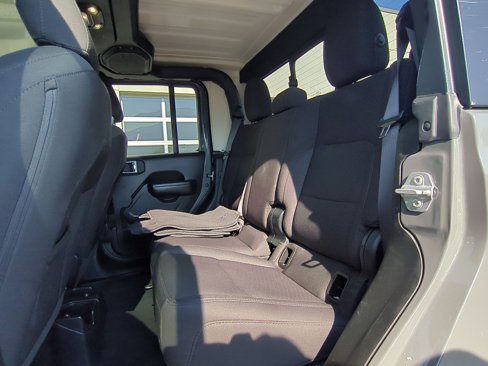Used 2023 Jeep Gladiator Sport image 31