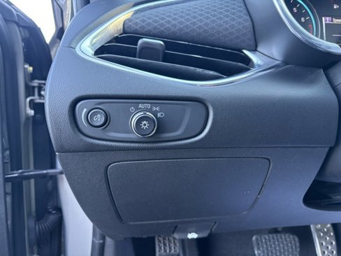 Used 2017 Chevrolet Malibu LT image 28