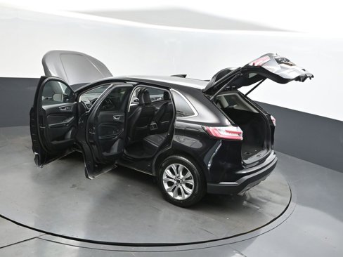 Used 2024 Ford Edge Titanium image 2