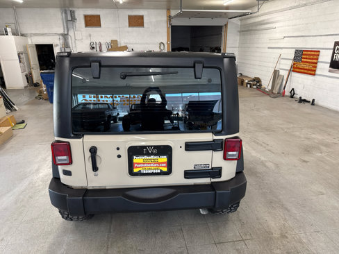 Used 2016 Jeep Wrangler Rubicon w/ Power Convenience Group image 97