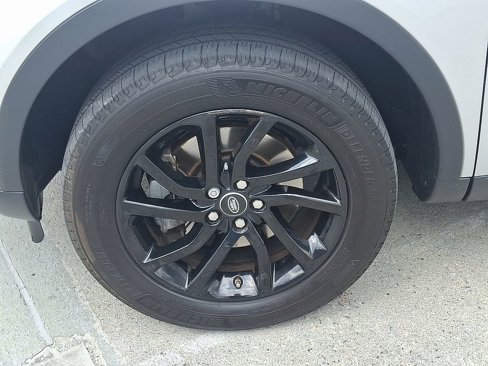 Used 2018 Land Rover Discovery Sport HSE image 29
