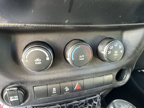 Used 2014 Jeep Wrangler Unlimited Sport w/ Connectivity Group image 15