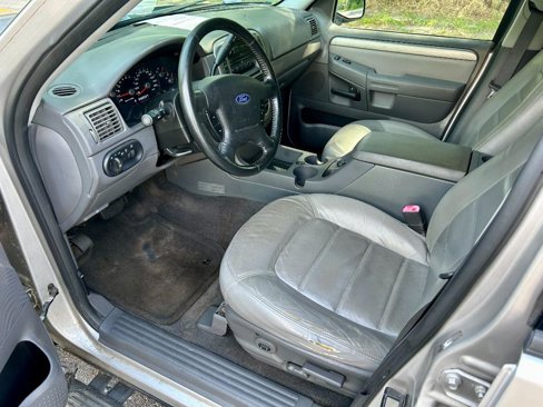 Used 2005 Ford Explorer XLT image 9