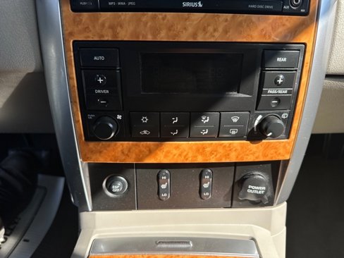 Used 2008 Chrysler Aspen Limited image 25
