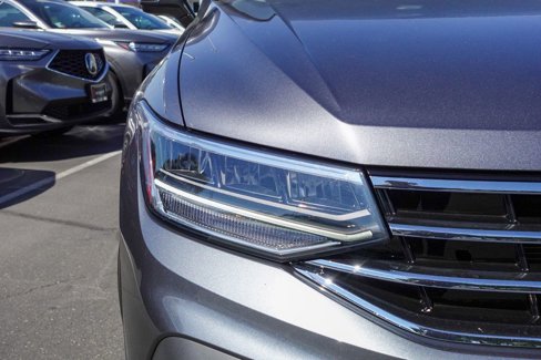 Used 2024 Volkswagen Tiguan SE w/ Panoramic Sunroof Package image 5