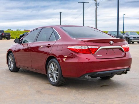 Used 2017 Toyota Camry SE image 5