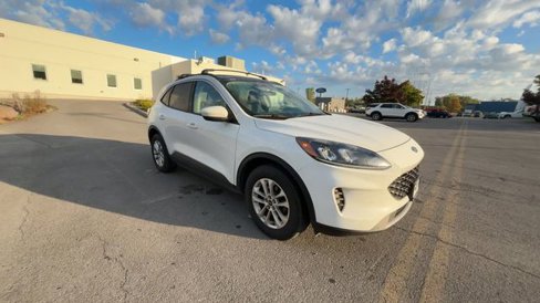 Used 2020 Ford Escape SE image 2
