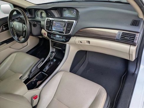 Used 2017 Honda Accord Touring image 22