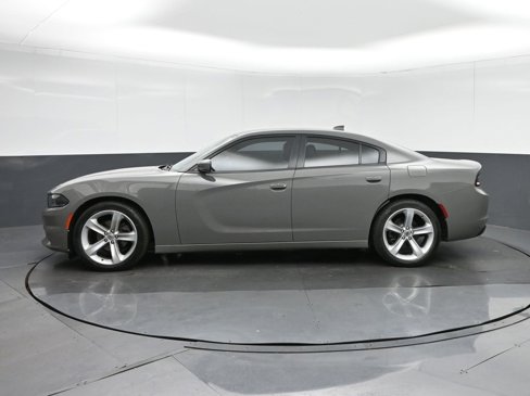 Used 2017 Dodge Charger SXT w/ Plus Group image 4